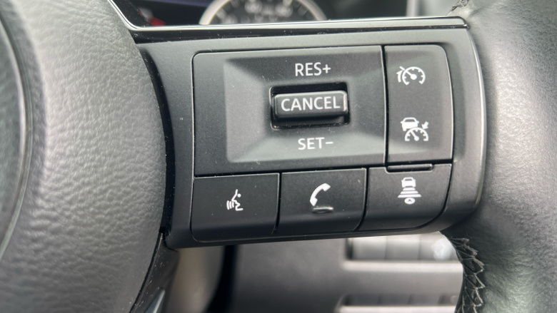 Nissan Qashqai 1.3 DiG-T MH Acenta Premium 5dr Petrol Hatchback